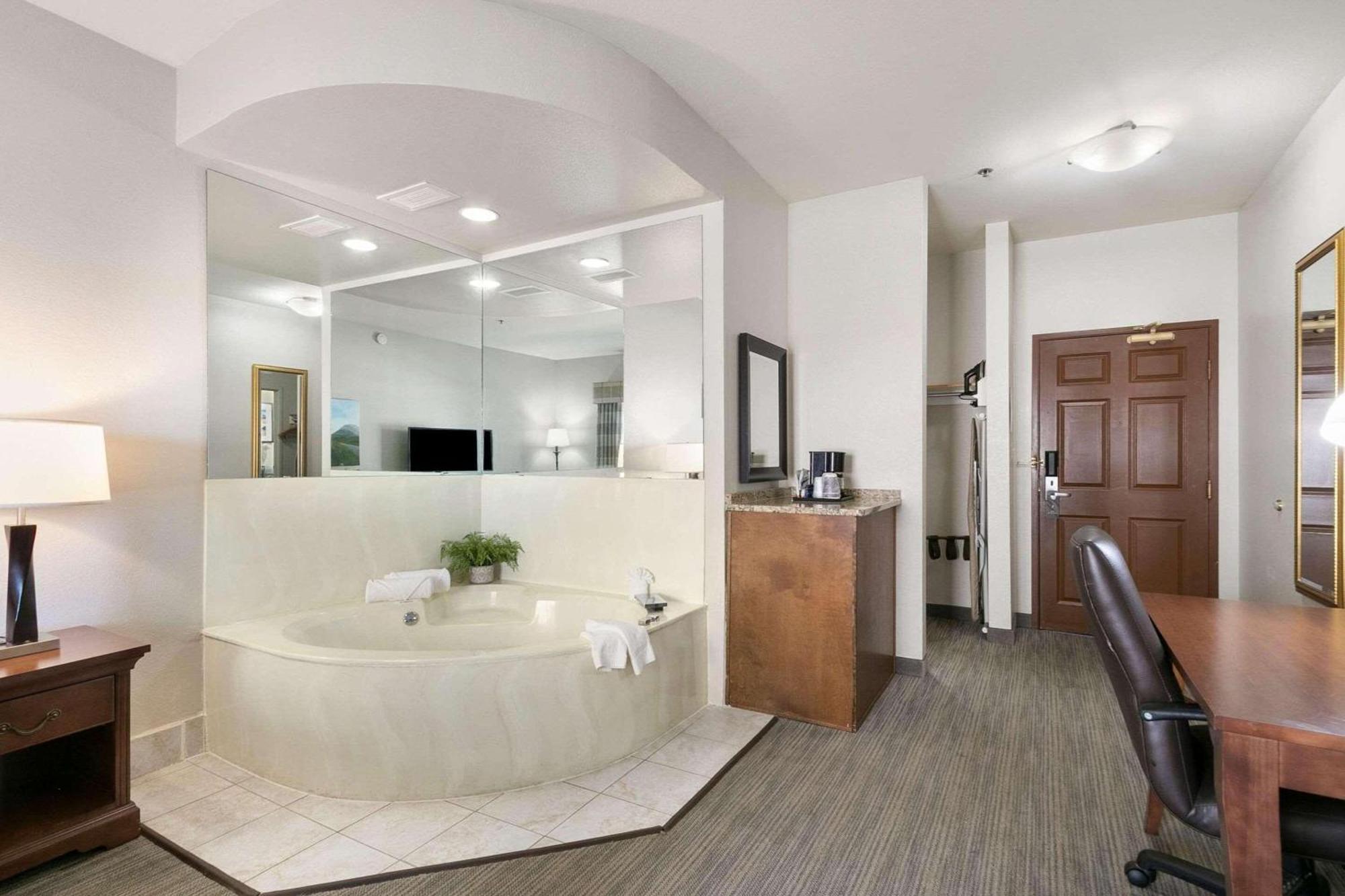 Country Inn & Suites By Radisson, Greeley, Co Εξωτερικό φωτογραφία